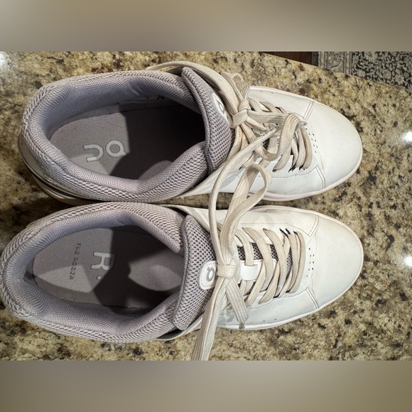 On The Roger Advantage - Picture 1 of 4